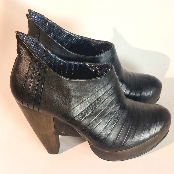 Irregular Choice Zubes black & wooden heels, EU41, circa 2010, never worn - Picture 6 of 14